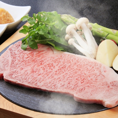 【前沢牛×ステーキ】≪2食付≫最高級！前沢牛サーロイン200gを贅沢に♪【巡るたび、出会う旅。東北】